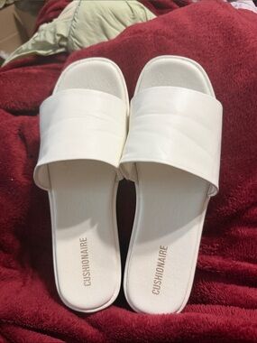 Cushionaire Women’s White Slide Sandals